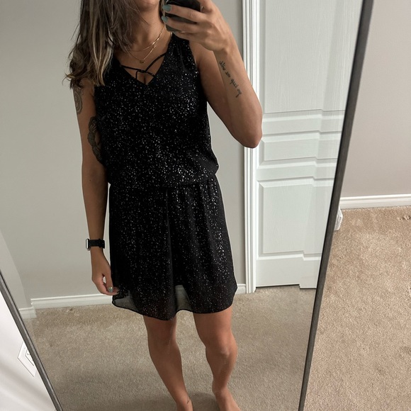 Gold accent dress - Picture 3 of 4